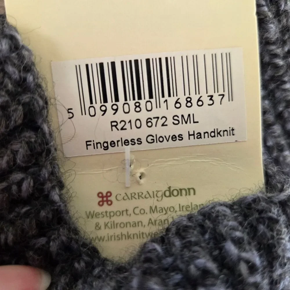 NWT Hand Knit Fingerless Gloves Made in Ireland 100% merino wool SOFT S Gray